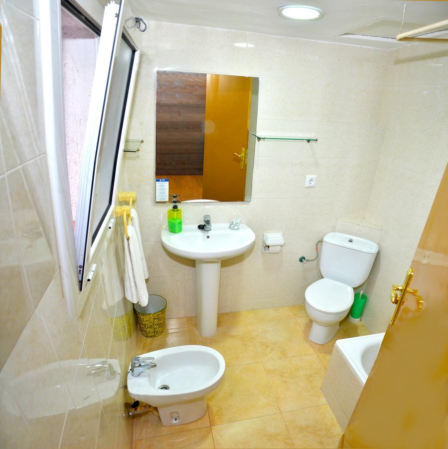 Hostal Julieta Lloret de Mar Buitenkant foto